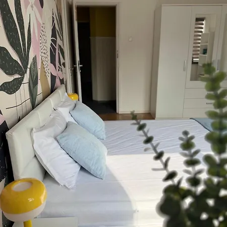 1 Bedroom Flat Center At Vitosha Blvd By Kvartiri Ltd * Szófia