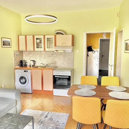 1 Bedroom Flat Center At Vitosha Blvd By Kvartiri Ltd * Szófia