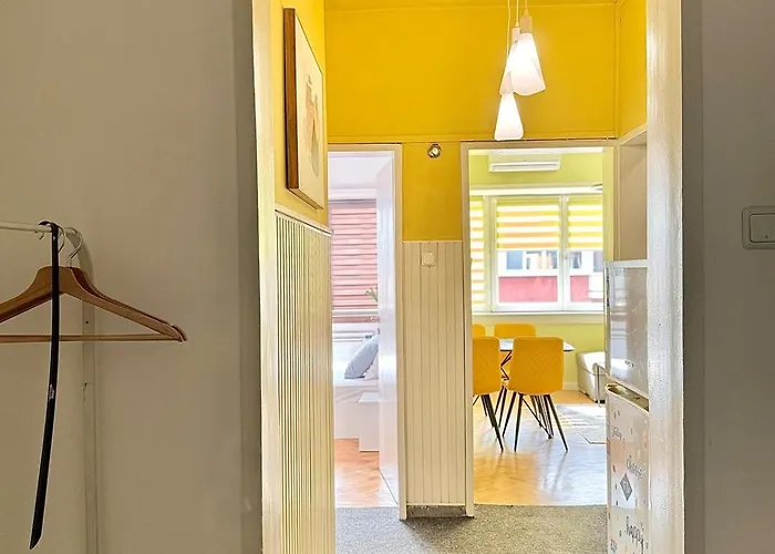 1 Bedroom Flat Center At Vitosha Blvd By Kvartiri Ltd アパート